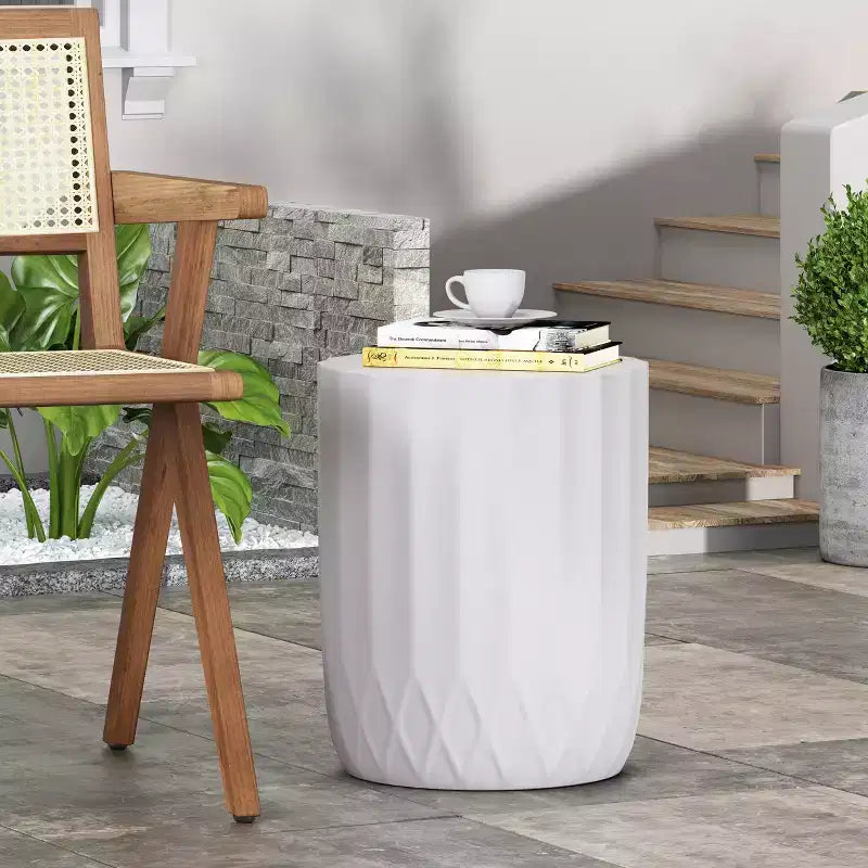 Table d'appoint d'extérieur en béton léger, blanc antique