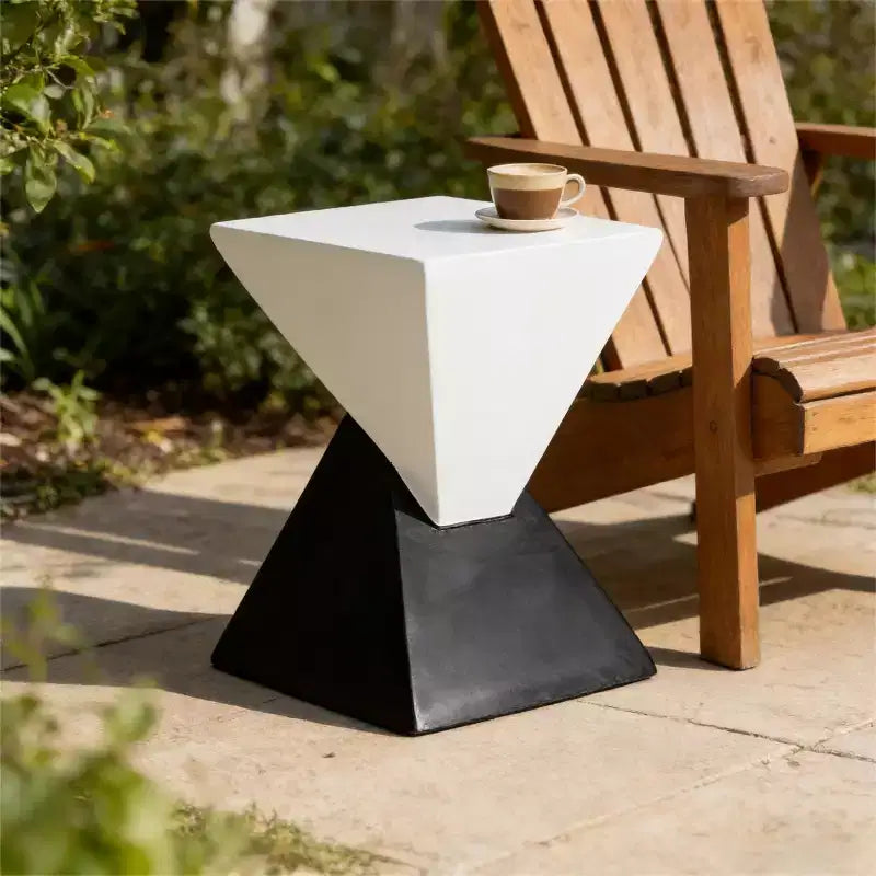 Table d'appoint géométrique en béton léger, pour l'intérieur et l'extérieur