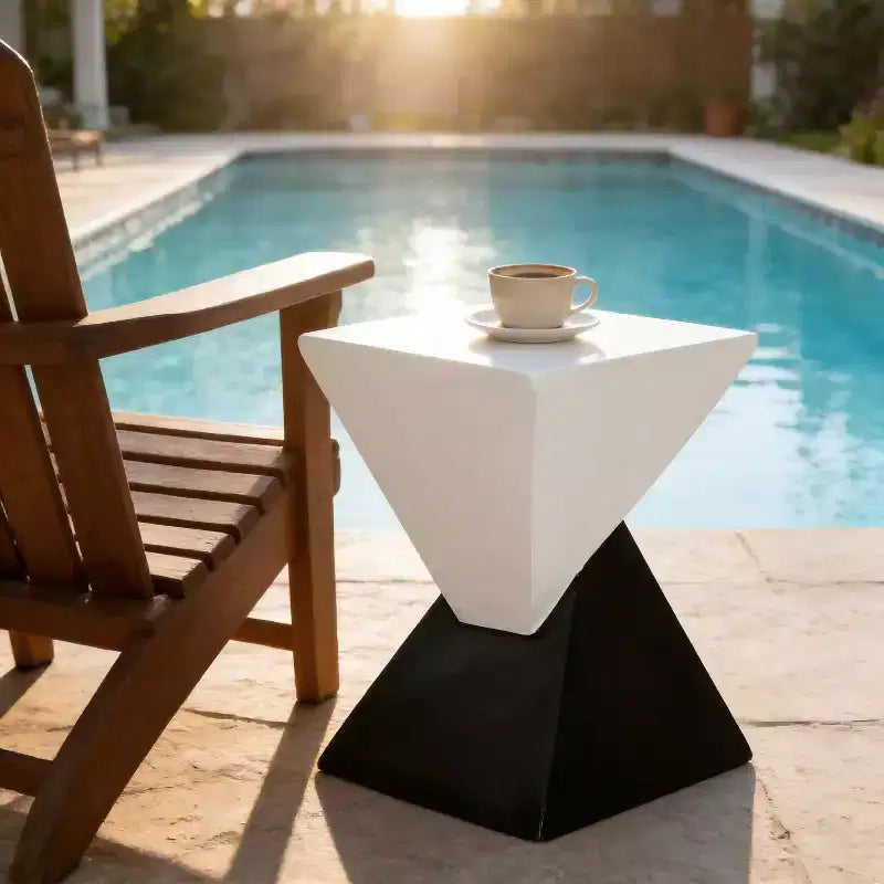Table d'appoint géométrique en béton léger, pour l'intérieur et l'extérieur