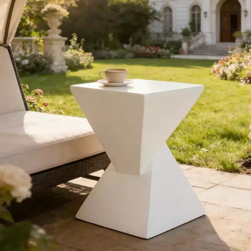 Table d'appoint géométrique en béton léger, pour l'intérieur et l'extérieur