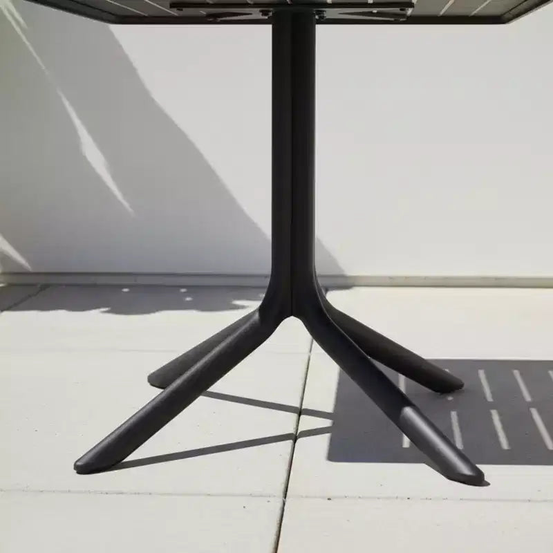 Table de bistrot de patio en résine tout temps