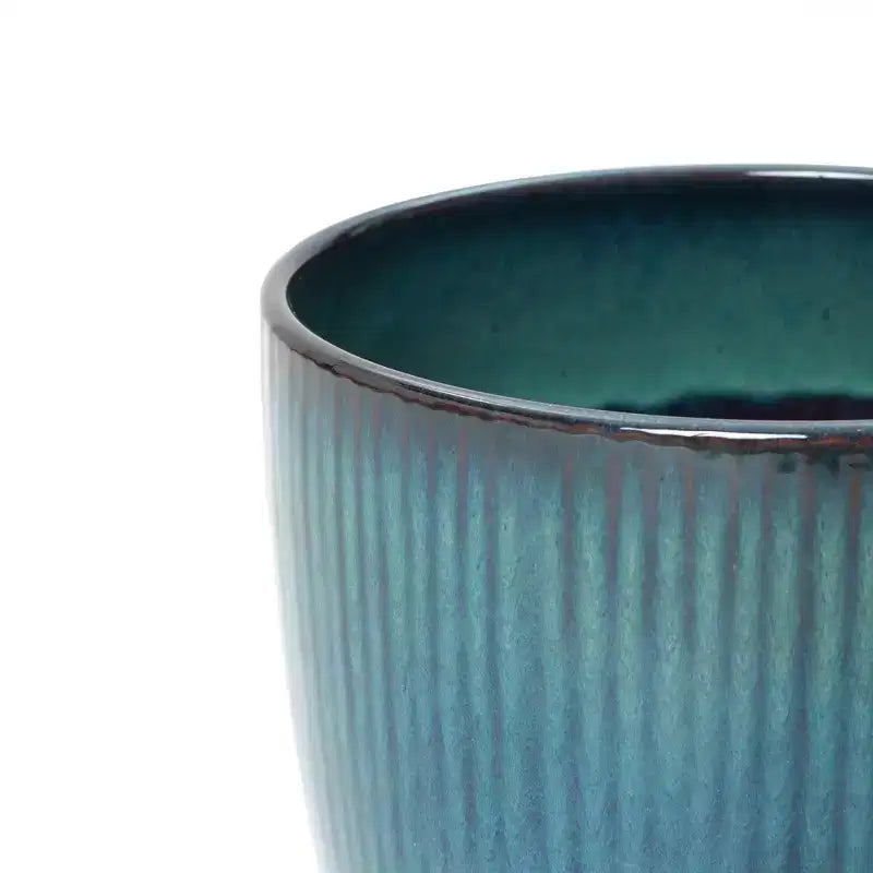 Jardinière en céramique cannelée LuxenHome Forest Fade, pot bleu-vert brillant avec bord marron