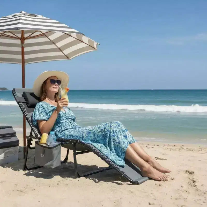 Chaise de plage pliante avec ouverture faciale, oreiller et poches latérales, dossier réglable sur 5 positions, convient aux jardins, bords de piscine, plages et patios