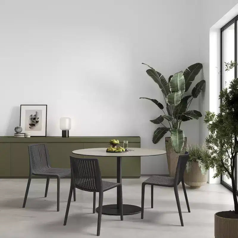 Chaises de salle à manger empilables modernes en résine plastique pour l'extérieur/l'intérieur (lot de 2)